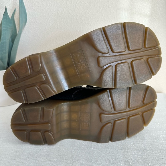 New Dr. Martens Vintage Black Leather Floral Embossed Platform Boots Womens 10 - Picture 13 of 13